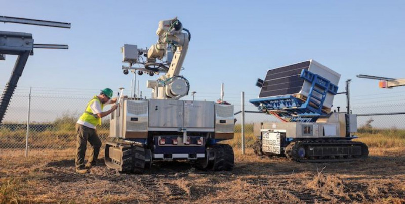 Robot veszi át a piszkos munkát: így épül napelempark humán erőforrás nélkül