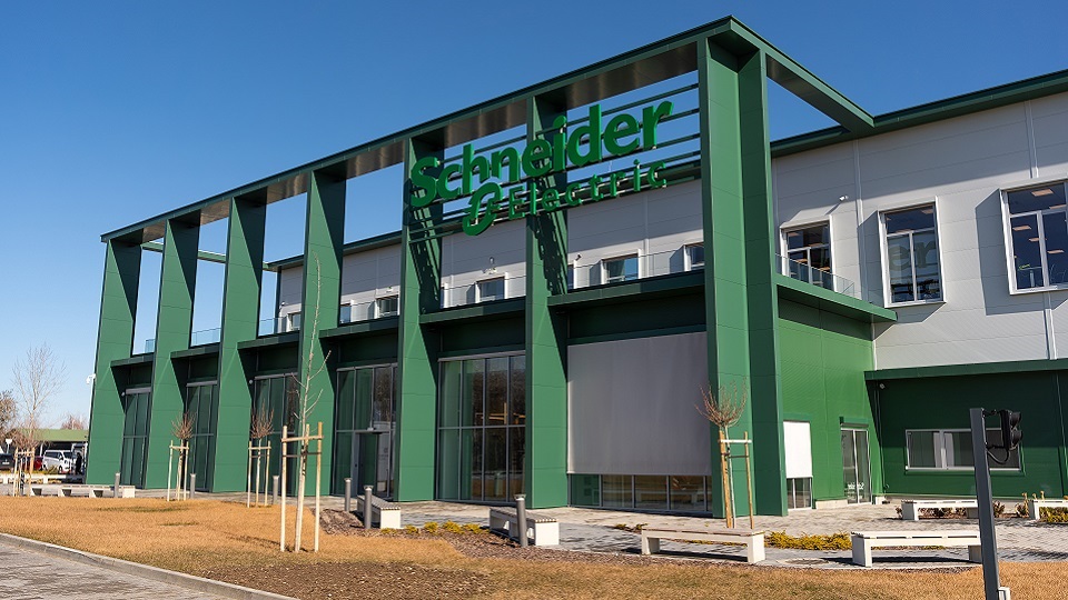 Újabb 44 millió eurós beruházást valósít meg Dunavecsén a Schneider Electric