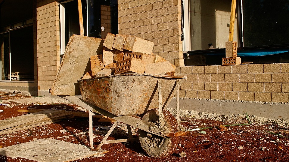 Évtizedes mélypontra csökkent 2025-ben az átadott új lakások száma