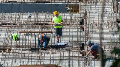 Az Európai Unióban átlagosan 1,9 százalékkal, Magyarországon 0,3 százalékkel esett vissza az építőipari termelés volumene 2026. februárban