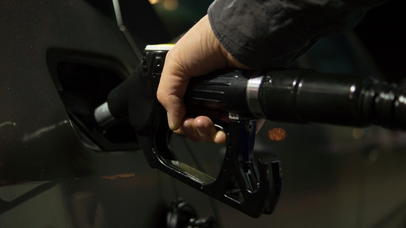 A benzin és a gázolaj ára is csökken pénteken 