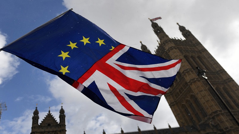 Jóváhagyta a londoni alsóház a Brexit halasztását