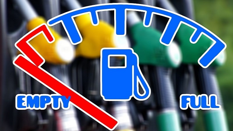 Újabb 10 forinttal csökken a benzin ára szerdán a magyar kutakon