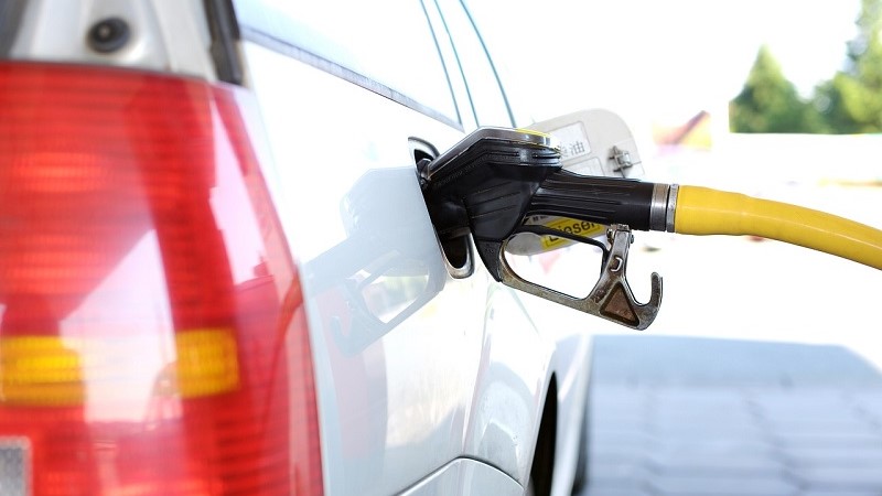 Benzinár: 308 forint, gázolajár: 335 forint szerdától a magyar kutakon