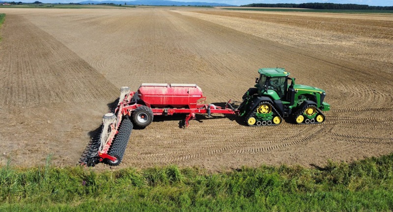 Így a legegyszerűbb alkatrészt venni egy traktor kabinjához